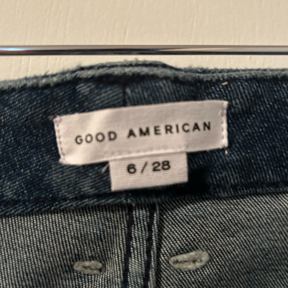 New With Tags - GOOD AMERICAN  Crop Skinny Jeans